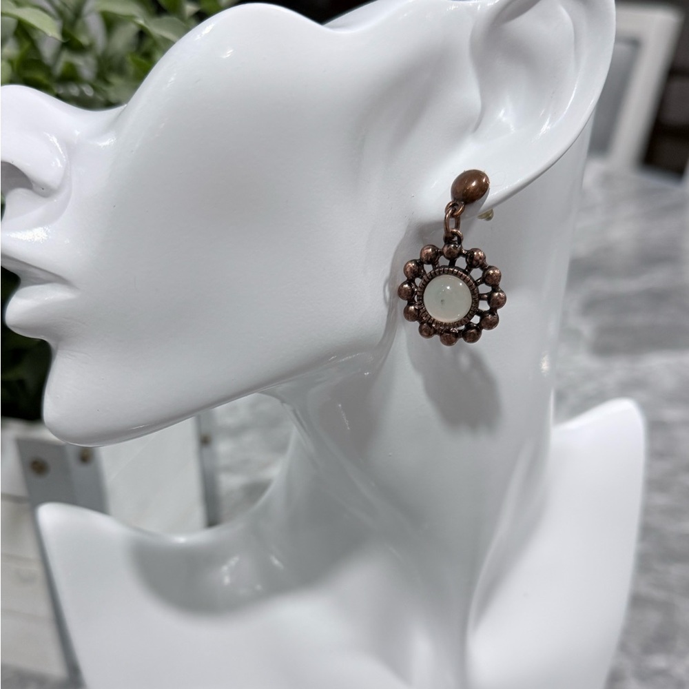 💙 2 for $12 Vintage inspired Copper-Tone Earrings Clear Center Eye Beaded frame